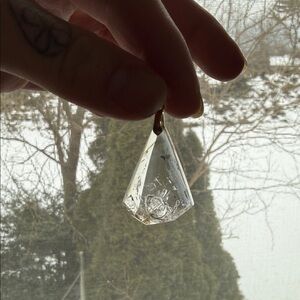 AIR BUBBLE 🫧 QUARTZ PENDANT (rainbow flash)